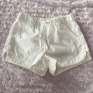 Crazy8 girls white shorts. Size Small (5-6).